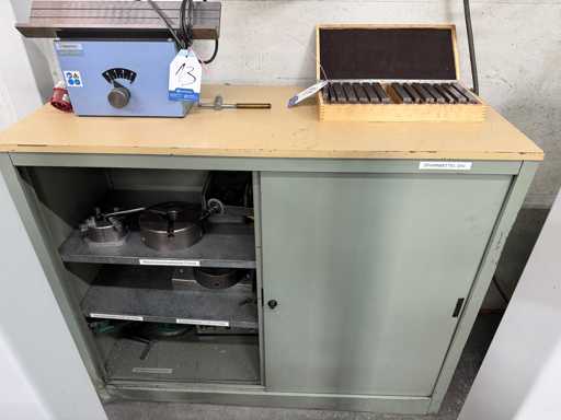 Werkstattschrank mit Inhalt